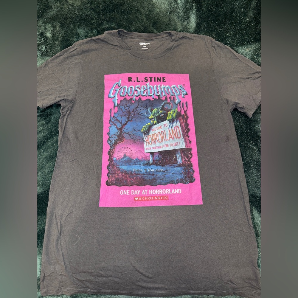 Old Navy Goosebumps HorrorLand T-Shirt | R.L. Stine Graphic Tee | Gray